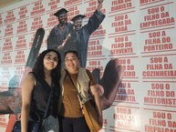 A filha, Anaitê Tapajoará, à esquerda, ao lado da mãe, Eulalia Maria, sentiram-se senbilizadas com a obra de Gleyson Borges. Foto: Guilherme Honório