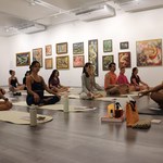 “Yoga na Pina” promove encontro entre arte e bem-estar na Pinacoteca da Ufal